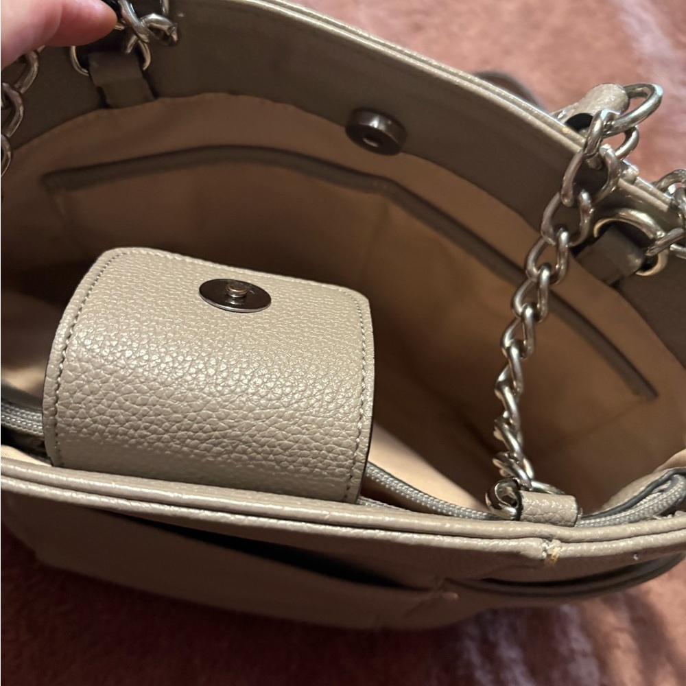 Dana Buchman Beige Leather Shoulder Bag NWOT - Picture 4 of 9